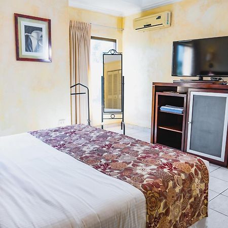 Buganvillas Hotel Suites Санта-Крус-де-ла-Сьерра Экстерьер фото