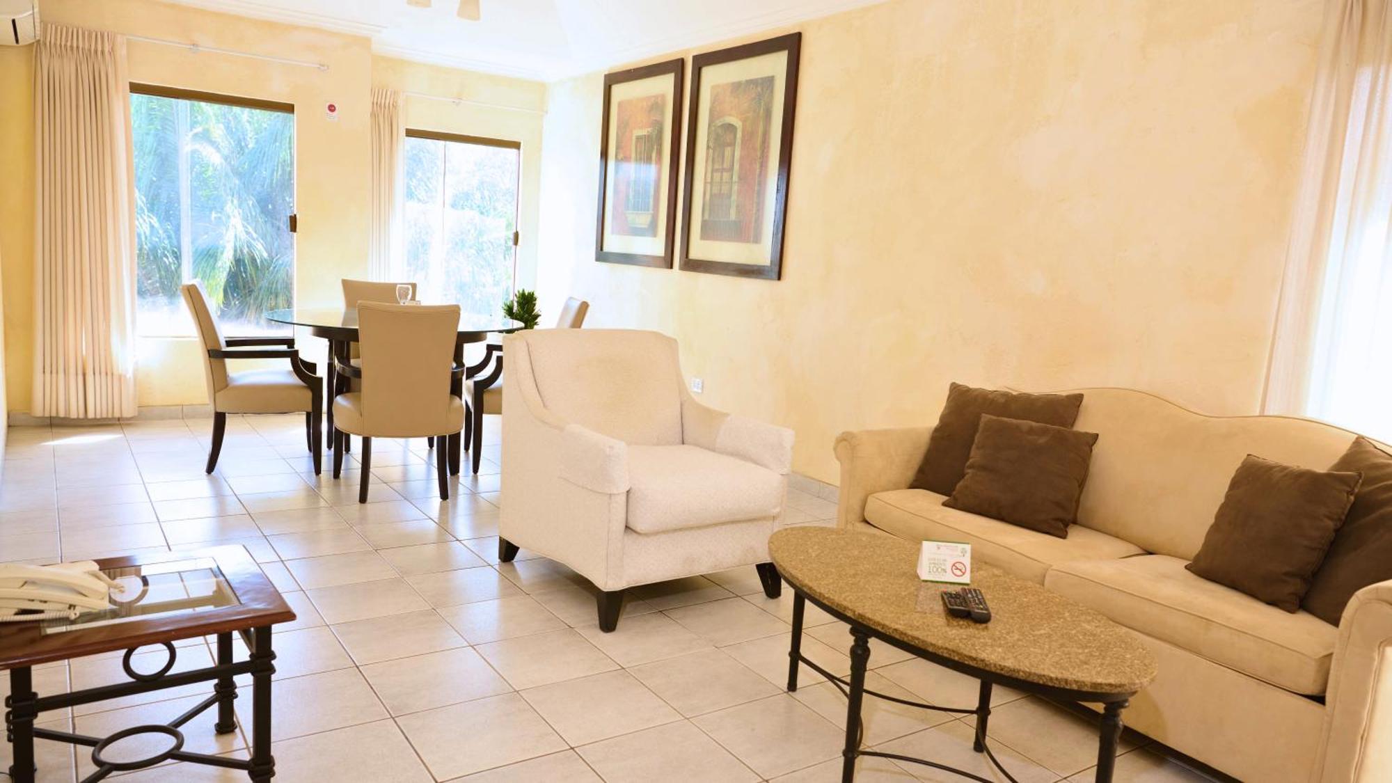 Buganvillas Hotel Suites Санта-Крус-де-ла-Сьерра Экстерьер фото