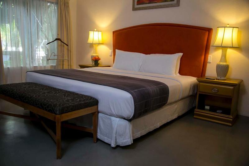 Buganvillas Hotel Suites Санта-Крус-де-ла-Сьерра Экстерьер фото